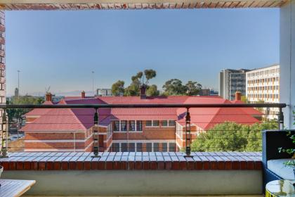 Authentic Cape Town Apartment near the Silo District - image 15