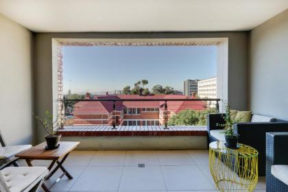 Authentic Cape Town Apartment near the Silo District - image 16