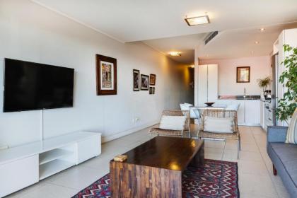 Authentic Cape Town Apartment near the Silo District - image 17