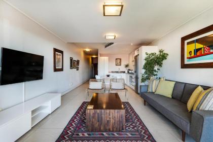Authentic Cape Town Apartment near the Silo District - image 18