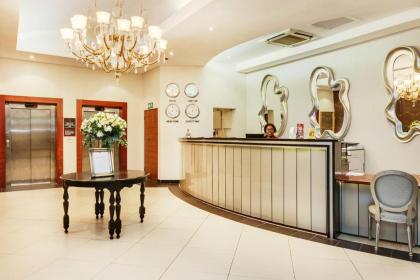 Authentic Cape Town Apartment near the Silo District - image 5