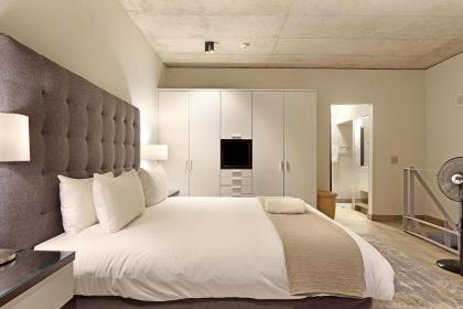 Metropolis Apartments - image 28