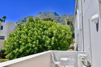 2 Bedroom Apartment Nestled Under Devil's Peak - image 12