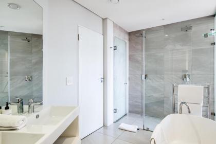 Penthouse on S - image 21