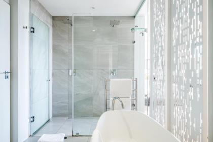 Penthouse on S - image 22