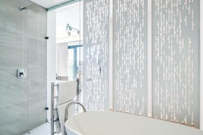 Penthouse on S - image 23