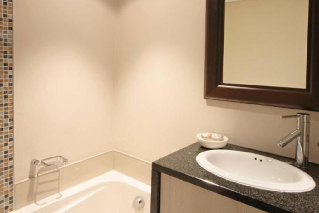 404 The Rockwell - image 2