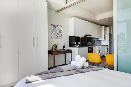 Backup-Power Panoramic City View Apartment - image 8