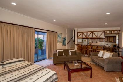 Constantia Vista Guest House - image 22