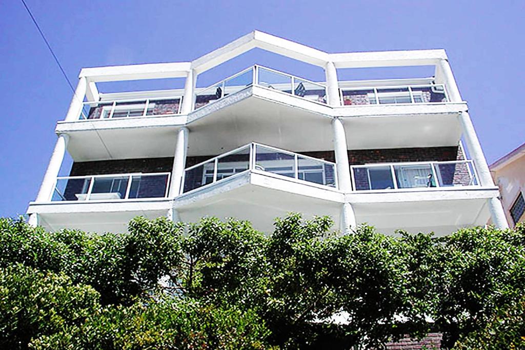 Crow`s Nest Fish Hoek - image 2