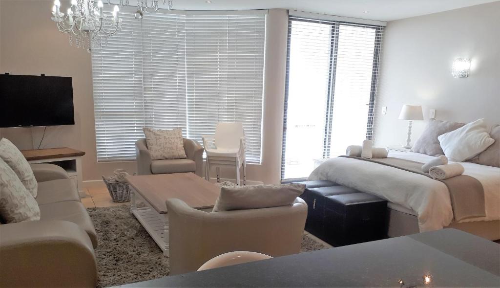 402 Hibernian Towers Luxury Self Catering Accommodation - image 4