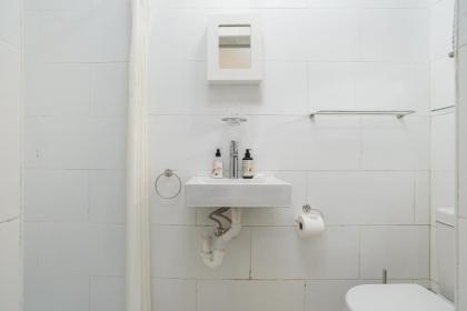 Devonshire Apartment - image 26