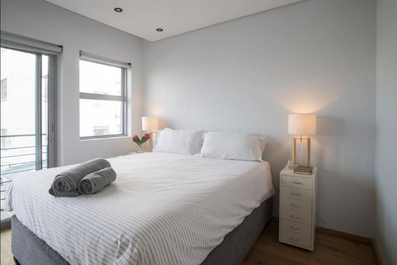Brand New Funky Green Point Apartment - image 4