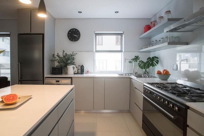 Brand New Funky Green Point Apartment - image 5