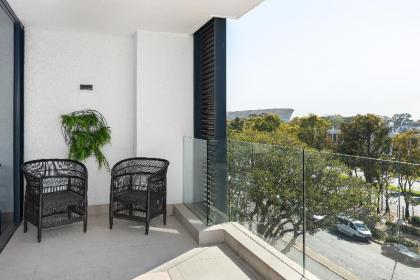 Deluxe Apartment  Views  Fast WiFi  Pool Access - image 2