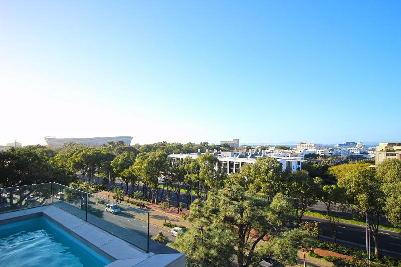Luxury Penthouse-Living  Pool Deck  BBQ  Views - image 2