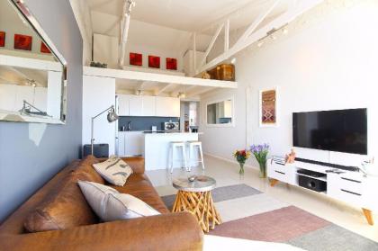 Stylish Beachfront Gem in Mouille Point!