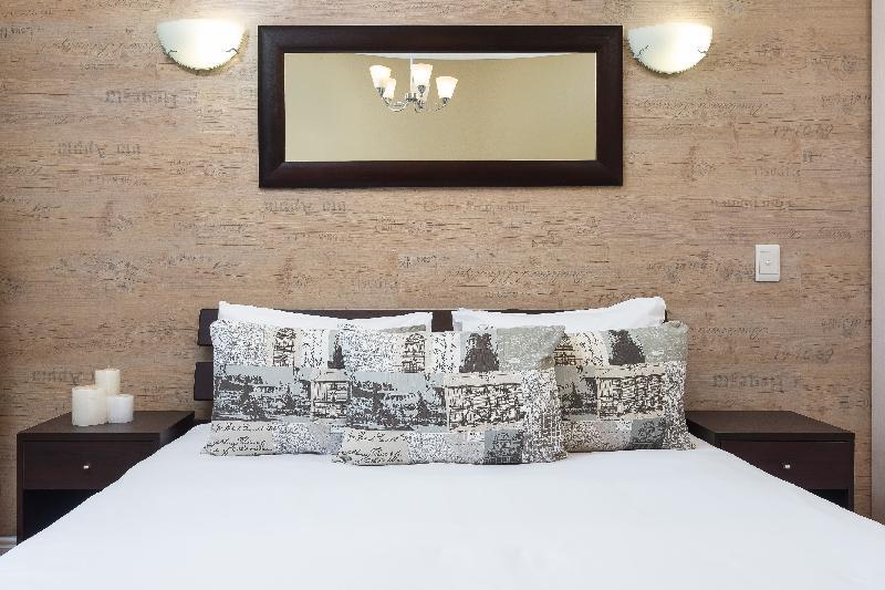 Stylish  One-Bedroom  Green Point - image 5