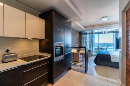 Crystal Towers 702 Luxury Apartment - image 14