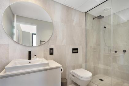 Cosmopolitan Apartments - image 21