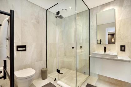 Cosmopolitan Apartments - image 22