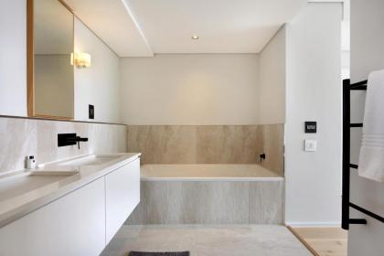 Cosmopolitan Apartments - image 28