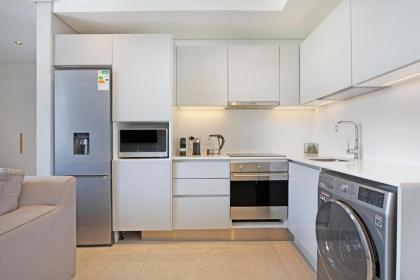 Cosmopolitan Apartments - image 29