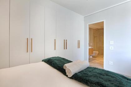 Cosmopolitan Apartments - image 30