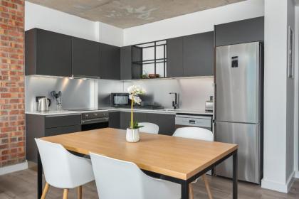 Sleek and Stylish Apartment in De Waterkant - image 6