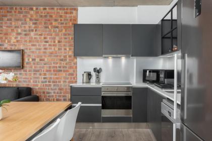 Sleek and Stylish Apartment in De Waterkant - image 9