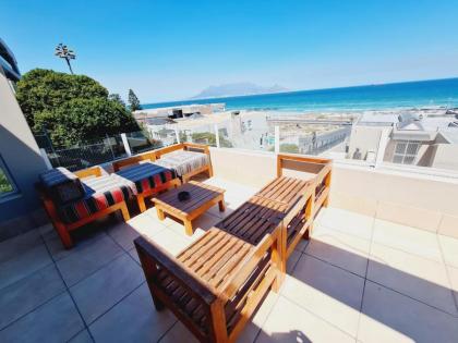 2WhiteWaters Bloubergstrand Homestay