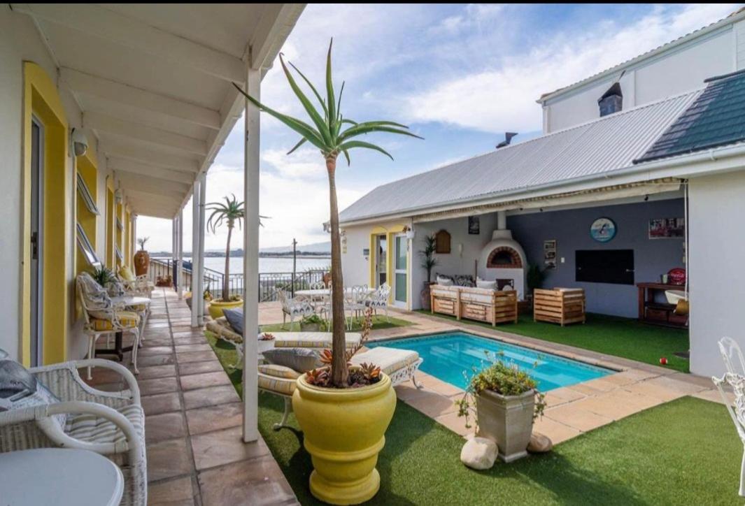 Gordon's Beach Lodge - main image