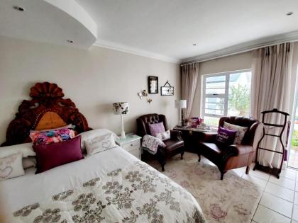 Gordon's Beach Lodge - image 11