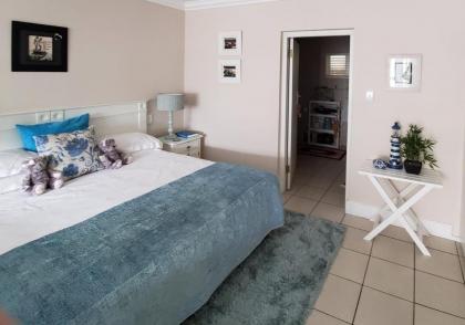 Gordon's Beach Lodge - image 17