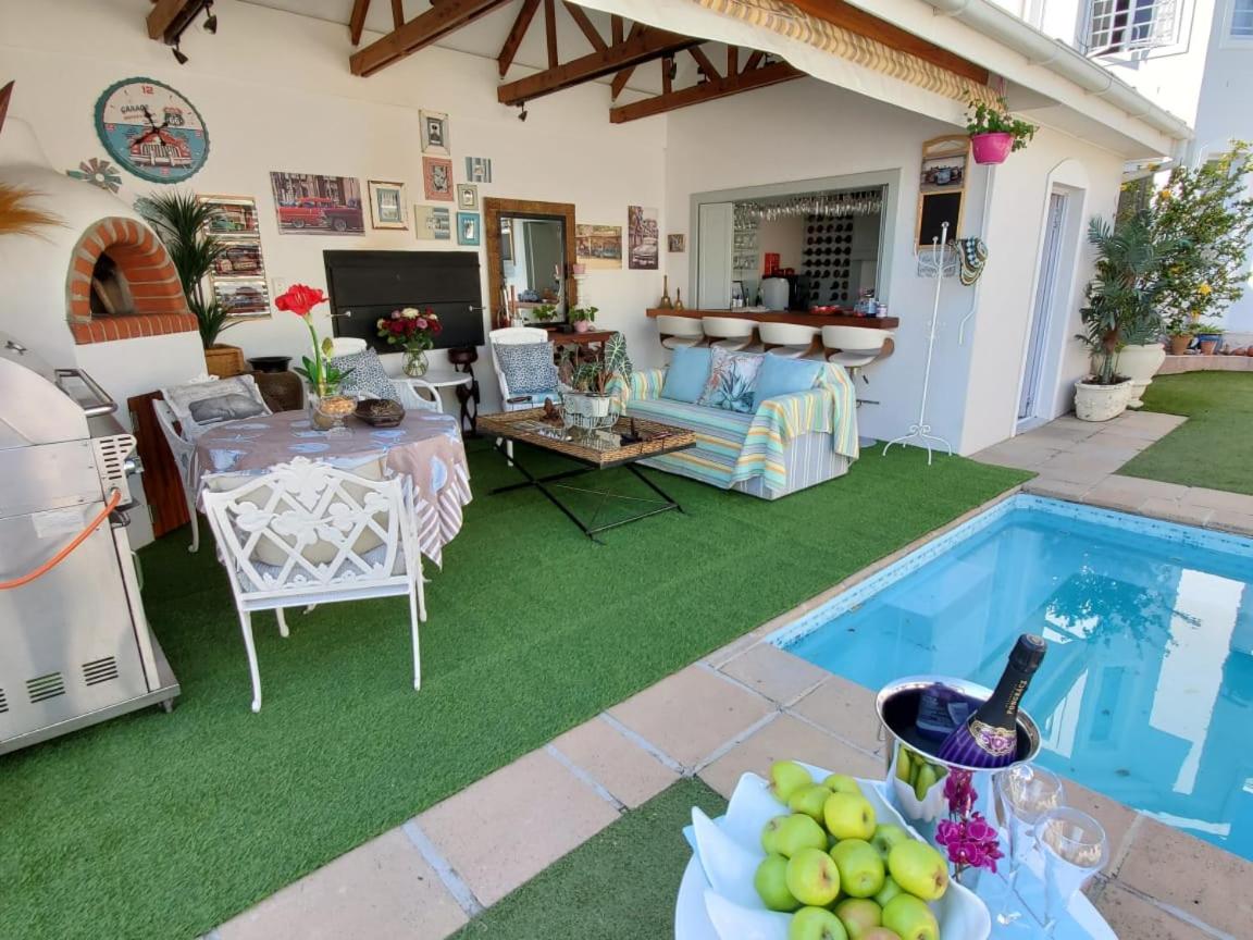 Gordon's Beach Lodge - image 2