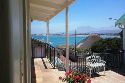 Gordon's Beach Lodge - image 21