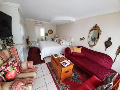 Gordon's Beach Lodge - image 6