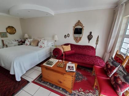 Gordon's Beach Lodge - image 7
