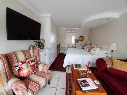 Gordon's Beach Lodge - image 9