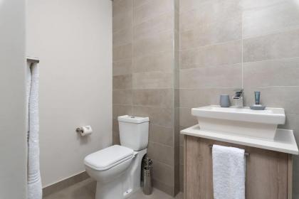 Waters Edge Apartments - image 28