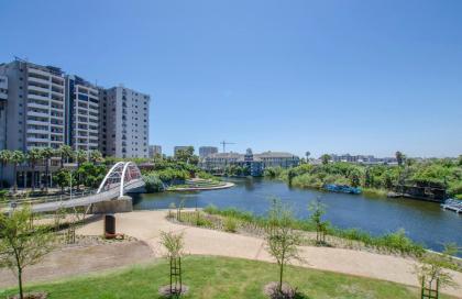 Waters Edge Apartments - image 3
