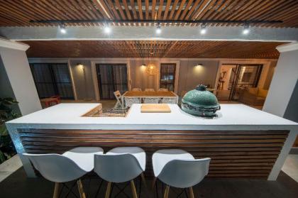 Three-bedroom-holiday-home Living area with open-plan kitchen Big veranda - image 17