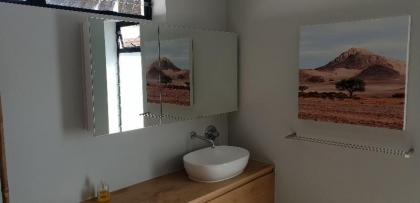 Small cottage with sep bedroom specious bathroom lounge and open-plan kitchen - image 13