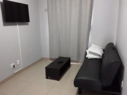 Home On Hussar Guesthouse - image 26
