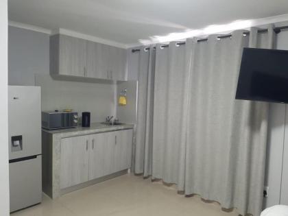 Home On Hussar Guesthouse - image 28