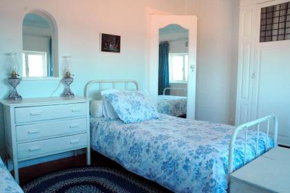 Blue On Blue Bed and Breakfast - image 25