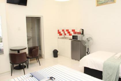 Premier Guest House - image 11