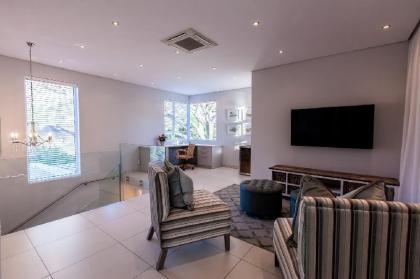 Villa on 1st Crescent - image 2