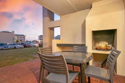 Big Bay Beach Club 98 by HostAgents - image 3