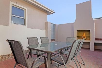 Big Bay Beach Club J32 by HostAgents - image 5